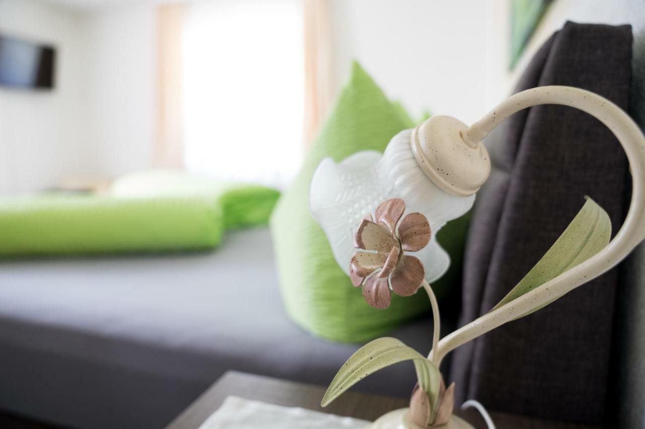 Ferienwohnung Permoser ノイシュティフト・イム・シュトゥーバイタール エクステリア 写真